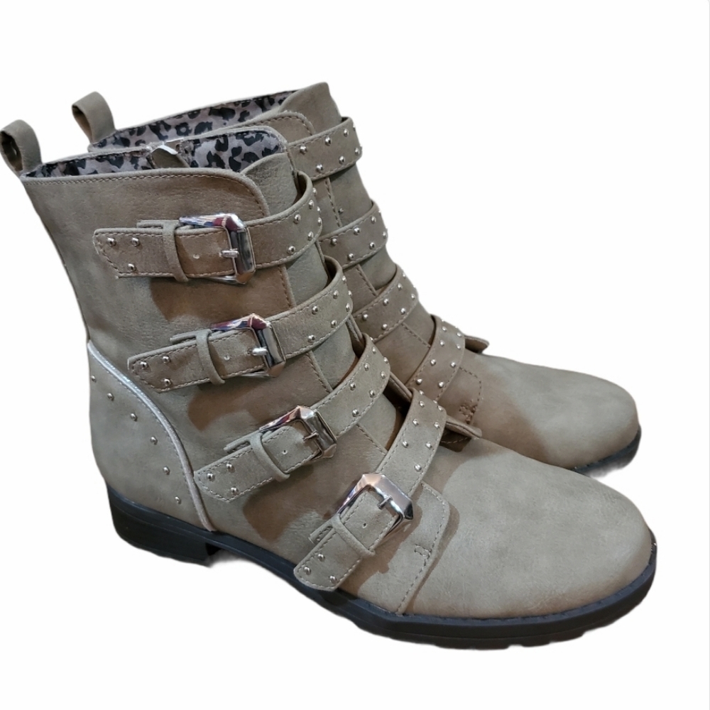 Justice combat Boots Size 6 Big Kid Shoes taupe  brown *